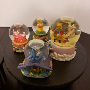 Winnie The Pooh snowglobes Eeyore Piglet Winnie Tiger